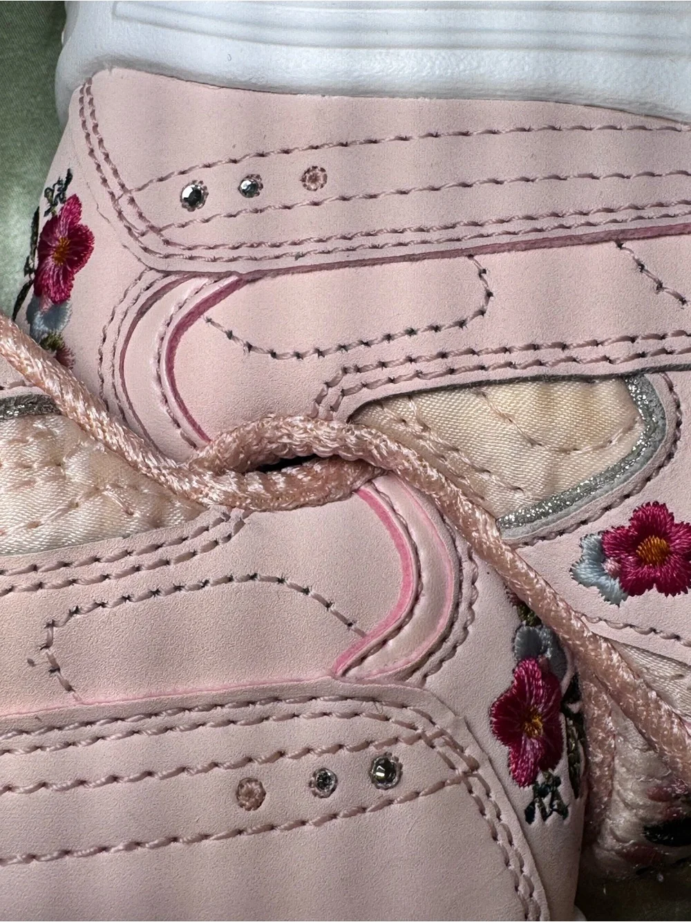 Skechers D'Lites Pink Floral Embroidered Sneaker w/ Sparkle Rhinestones size 7.5